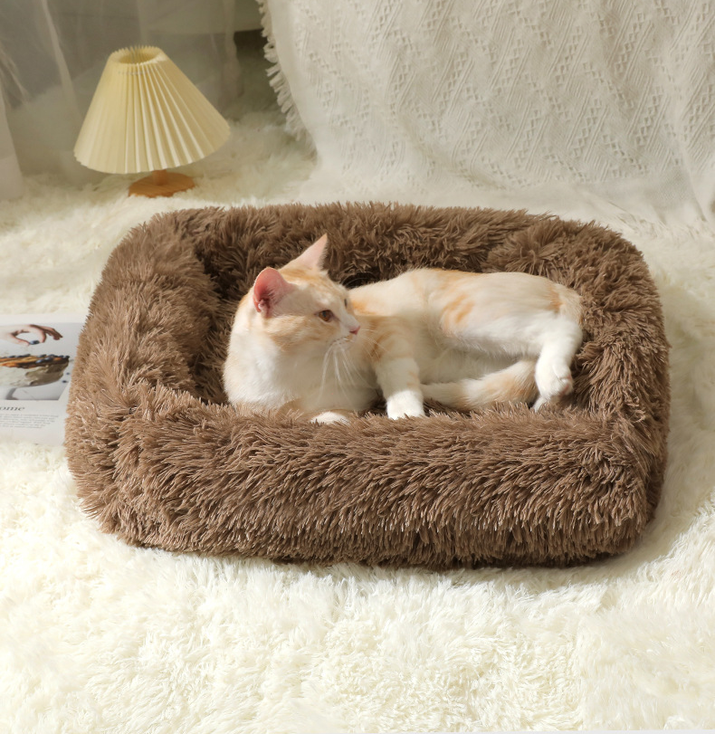 Panier pour chat à peluche longue CatPlushMat™ marron demo