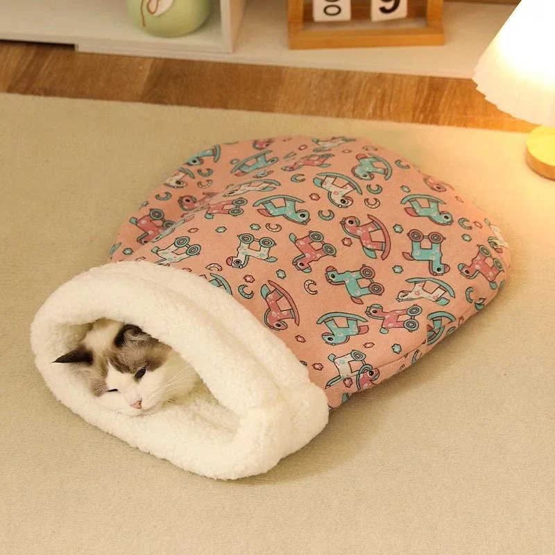 Panier chat CatSleepingBag™ rose couche